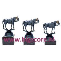 Paard met zadel BSST 34396